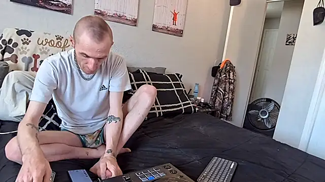 Snapshot of pyrowuff chatting on 02-10-26, 09:58 pyrowuff online show from 02-10-26, 09:58