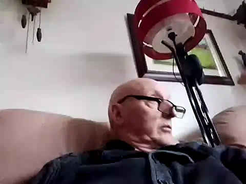 Snapshot of keeenn11 chatting on 02-12-25, 02:10 keeenn11 online show from 02-12-25, 02:10