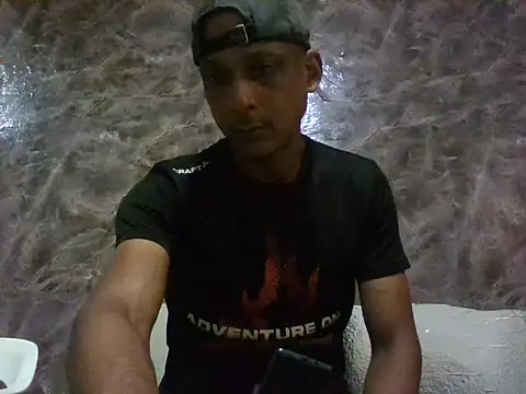 Snapshot of domigoodguy chatting on 10-13-25, 05:36 domigoodguy online show from 10-13-25, 05:36