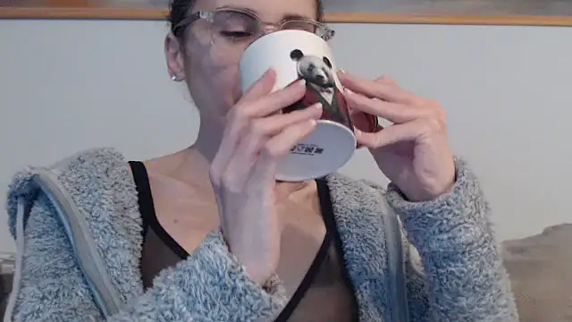 Snapshot of cleophee chatting on 04-03-26, 05:47 cleophee online show from 04-03-26, 05:47