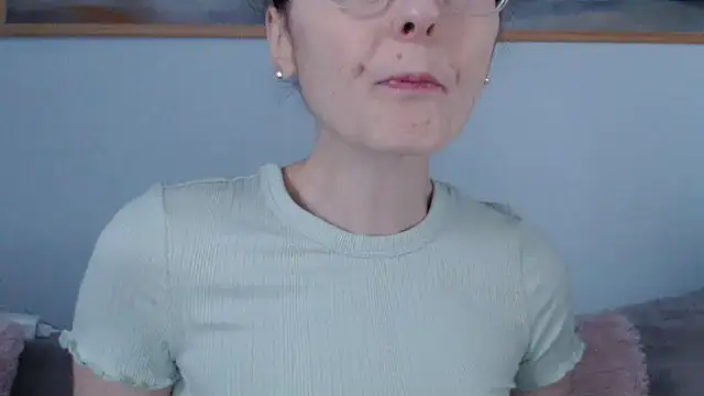 Snapshot of cleophee chatting on 04-07-26, 05:42 cleophee online show from 04-07-26, 05:42