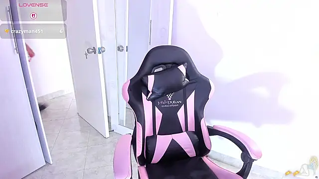 wandaxs69 online show from 05-17-26, 07:14