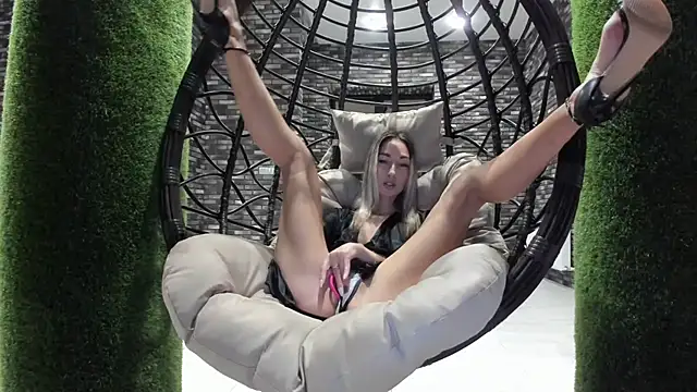 StarryHanna online show from 10-21-25, 05:01