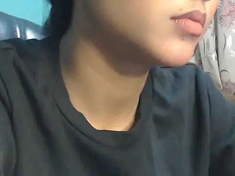 Snapshot of NancyRuvi chatting on 03-20-25, 04:31 NancyRuvi online show from 03-20-25, 04:31