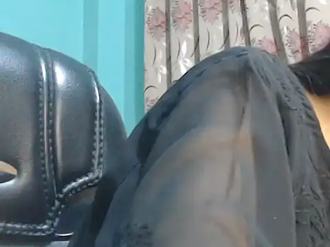 Snapshot of NancyRuvi chatting on 02-10-25, 03:21 NancyRuvi online show from 02-10-25, 03:21