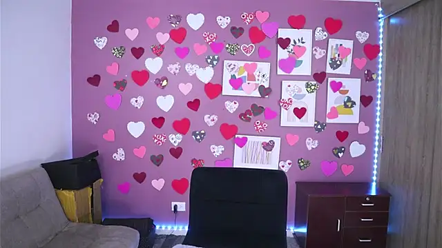 Snapshot of Steph_F chatting on 02-27-25, 08:24 Steph F online show from 02-27-25, 08:24