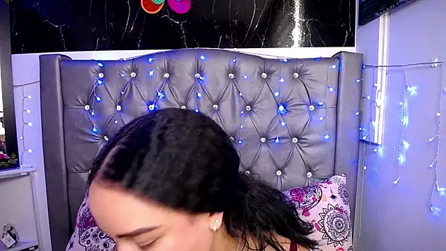Snapshot of LAILAGUMMY chatting on 02-19-25, 05:38 LAILAGUMMY online show from 02-19-25, 05:38