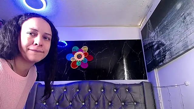 Snapshot of LAILAGUMMY chatting on 03-17-25, 12:04 LAILAGUMMY online show from 03-17-25, 12:04
