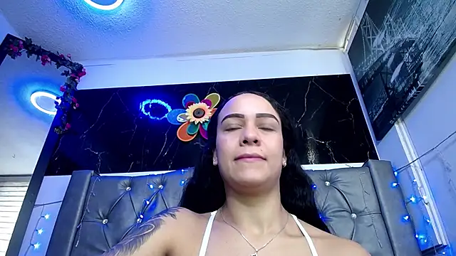 Snapshot of LAILAGUMMY chatting on 02-20-25, 02:13 LAILAGUMMY online show from 02-20-25, 02:13