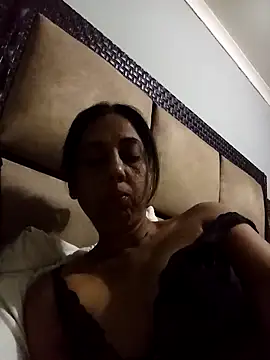 Mahi4luv online show from 10-26-25, 12:44