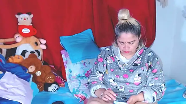 estrellita fugaz16x online show from 11-10-25, 04:06