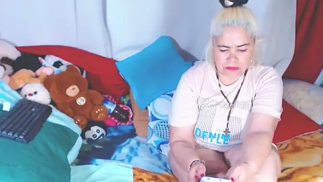 estrellita fugaz16x online show from 11-27-25, 04:02