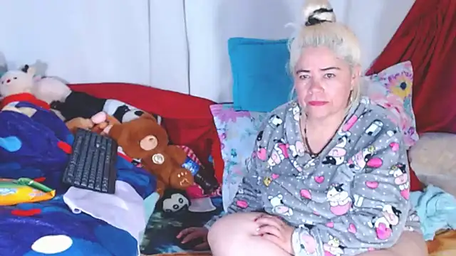 estrellita fugaz16x online show from 11-25-25, 08:14