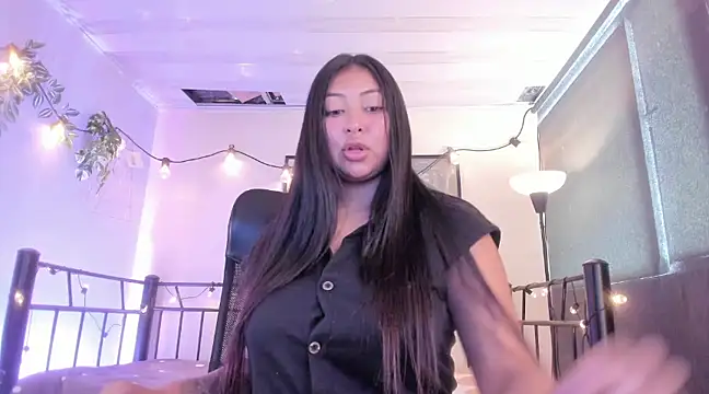 Snapshot of Pocahontas_power chatting on 02-18-25, 04:47 Pocahontas power online show from 02-18-25, 04:47