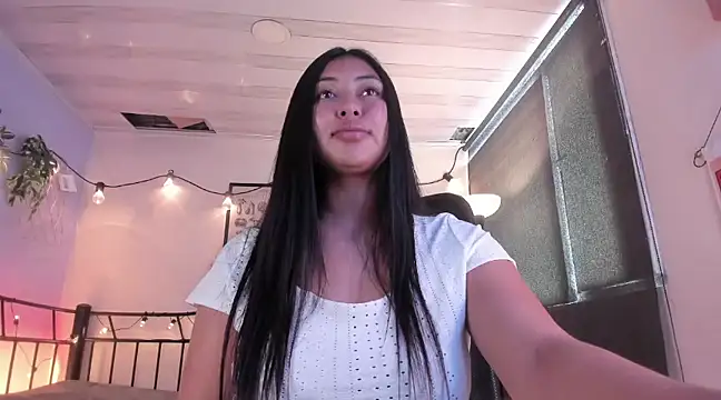 Snapshot of Pocahontas_power chatting on 03-03-25, 04:58 Pocahontas power online show from 03-03-25, 04:58