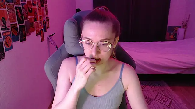 Snapshot of AnabelFrel chatting on 03-19-26, 12:10 AnabelFrel online show from 03-19-26, 12:10