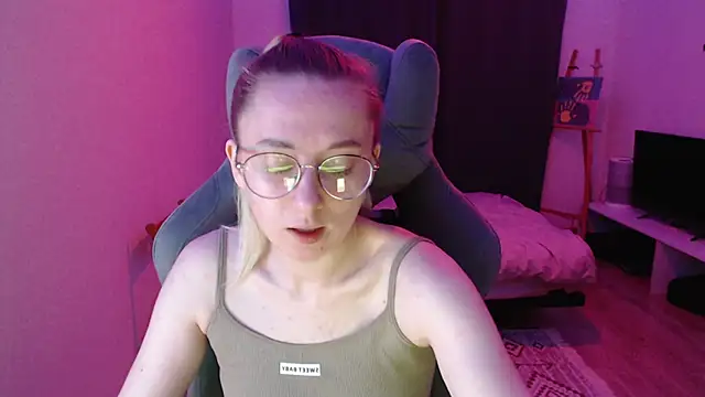 Snapshot of AnabelFrel chatting on 10-16-25, 12:08 AnabelFrel online show from 10-16-25, 12:08