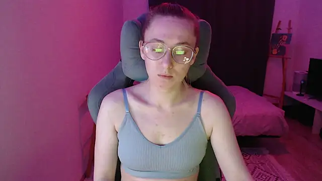 Snapshot of AnabelFrel chatting on 12-21-25, 01:19 AnabelFrel online show from 12-21-25, 01:19