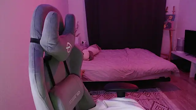 Snapshot of AnabelFrel chatting on 10-23-25, 12:20 AnabelFrel online show from 10-23-25, 12:20