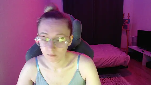 Snapshot of AnabelFrel chatting on 10-26-25, 12:33 AnabelFrel online show from 10-26-25, 12:33