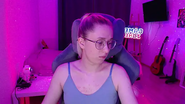 Snapshot of AnabelFrel chatting on 12-15-24, 12:40 AnabelFrel online show from 12-15-24, 12:40