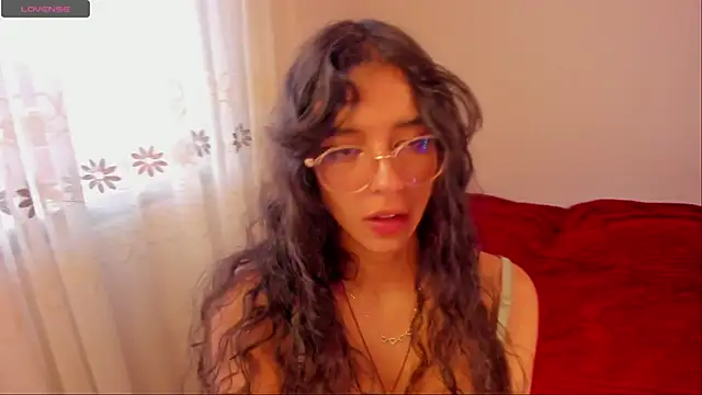 Snapshot of aluna_0310 chatting on 12-04-24, 09:40 aluna 0310 online show from 12-04-24, 09:40