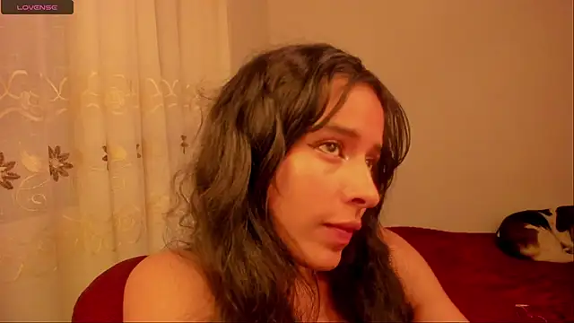 Snapshot of aluna_0310 chatting on 12-18-24, 11:30 aluna 0310 online show from 12-18-24, 11:30