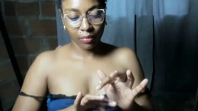 Snapshot of thaimy_ chatting on 06-18-26, 11:48 thaimy online show from 06-18-26, 11:48
