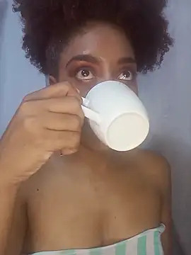 Snapshot of thaimy_ chatting on 11-28-25, 02:23 thaimy online show from 11-28-25, 02:23