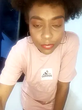 Snapshot of thaimy_ chatting on 10-14-25, 11:47 thaimy online show from 10-14-25, 11:47