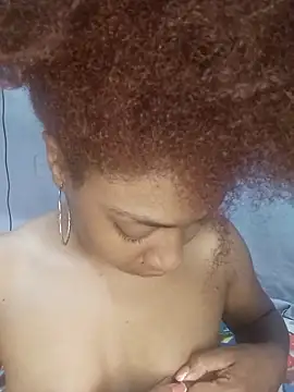 Snapshot of thaimy_ chatting on 12-18-25, 01:44 thaimy online show from 12-18-25, 01:44