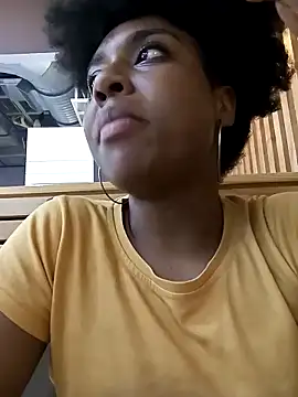 Snapshot of thaimy_ chatting on 01-22-25, 10:05 thaimy online show from 01-22-25, 10:05