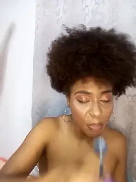 Snapshot of thaimy_ chatting on 10-16-25, 11:35 thaimy online show from 10-16-25, 11:35