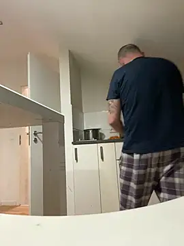 Snapshot of Vlad200472 chatting on 02-25-25, 01:30 Vlad200472 online show from 02-25-25, 01:30