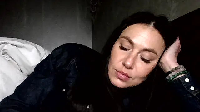 JulianaGold1 online show from 05-03-26, 06:22