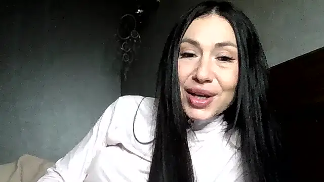 JulianaGold1 online show from 04-28-26, 07:51