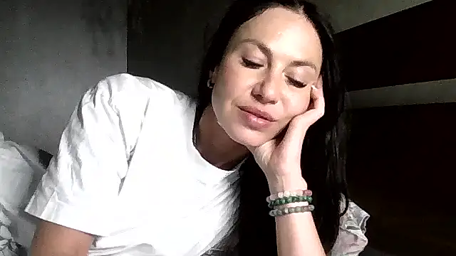 JulianaGold1 online show from 05-29-26, 07:42