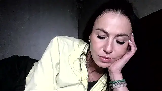 JulianaGold1 online show from 05-15-26, 06:39