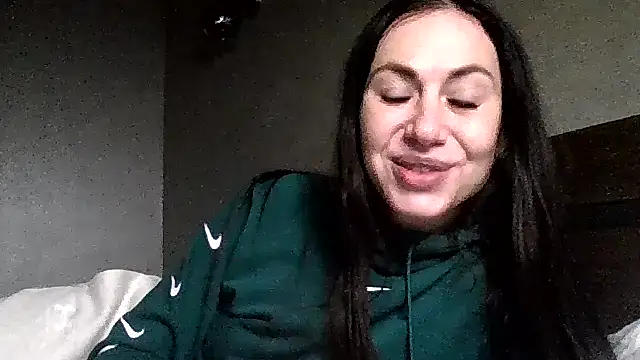 JulianaGold1 online show from 12-05-25, 09:34