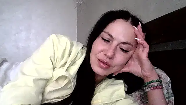 JulianaGold1 online show from 05-13-26, 12:45