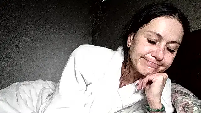 JulianaGold1 online show from 05-19-26, 09:22