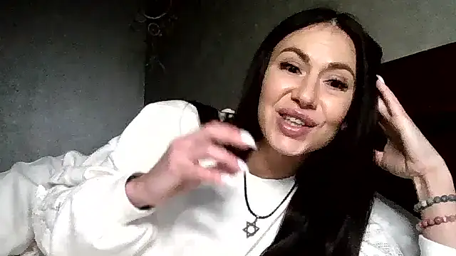 JulianaGold1 online show from 12-19-25, 08:44