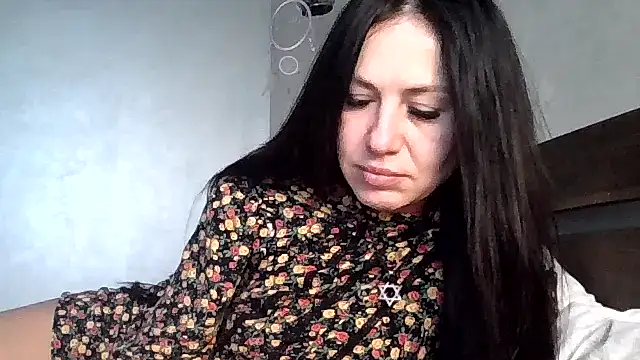 JulianaGold1 online show from 02-10-26, 06:45