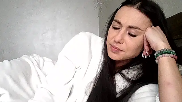 JulianaGold1 online show from 05-18-26, 02:11