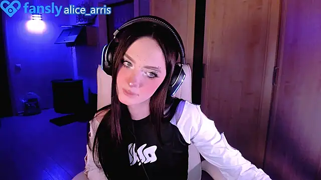 Alice  Aris online show from 02-11-26, 06:52