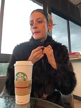 alana15 online show from 12-19-25, 09:39