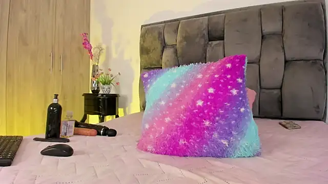 Snapshot of tanyyaa chatting on 10-31-25, 08:11 tanyyaa online show from 10-31-25, 08:11