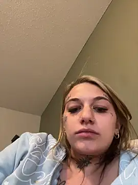 Snapshot of chloetease chatting on 10-26-25, 04:51 chloetease online show from 10-26-25, 04:51