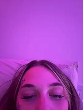 Snapshot of chloetease chatting on 01-06-25, 01:31 chloetease online show from 01-06-25, 01:31
