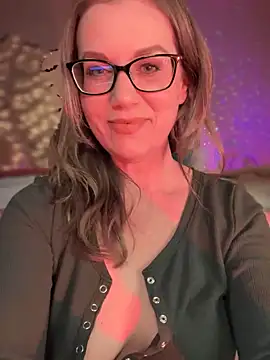 Snapshot of MaiseKnox chatting on 03-12-25, 12:31 MaiseKnox online show from 03-12-25, 12:31
